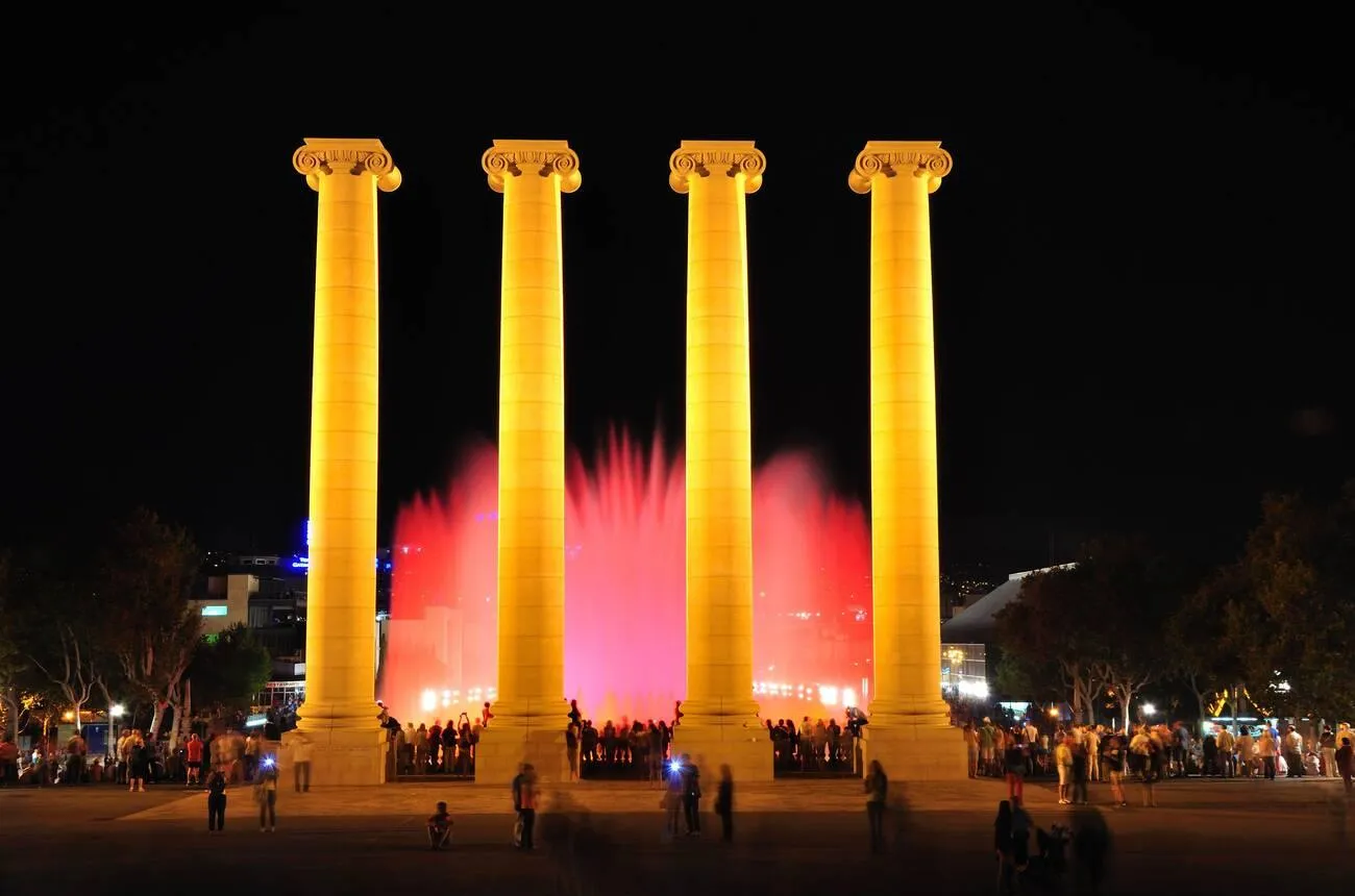 Spectacular water fountain show