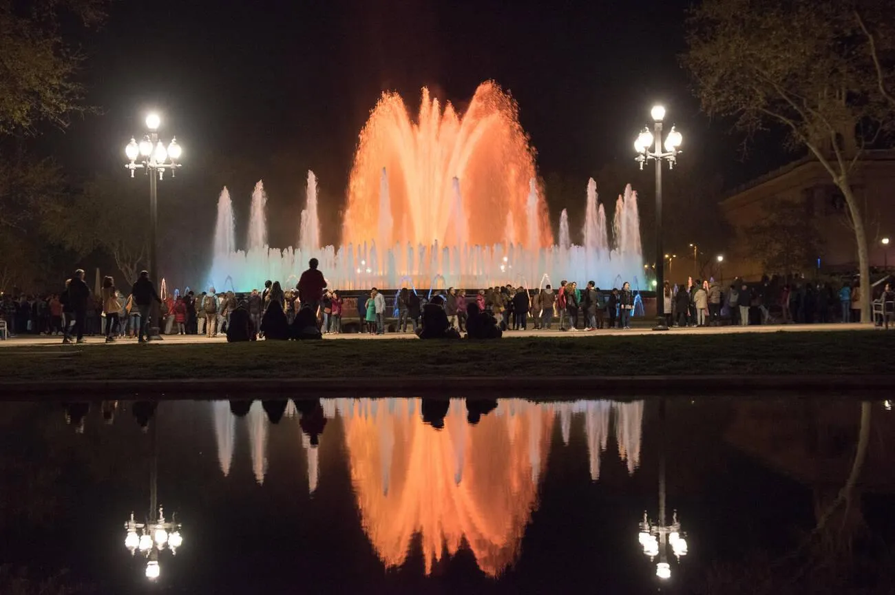 Spectacular water fountain show