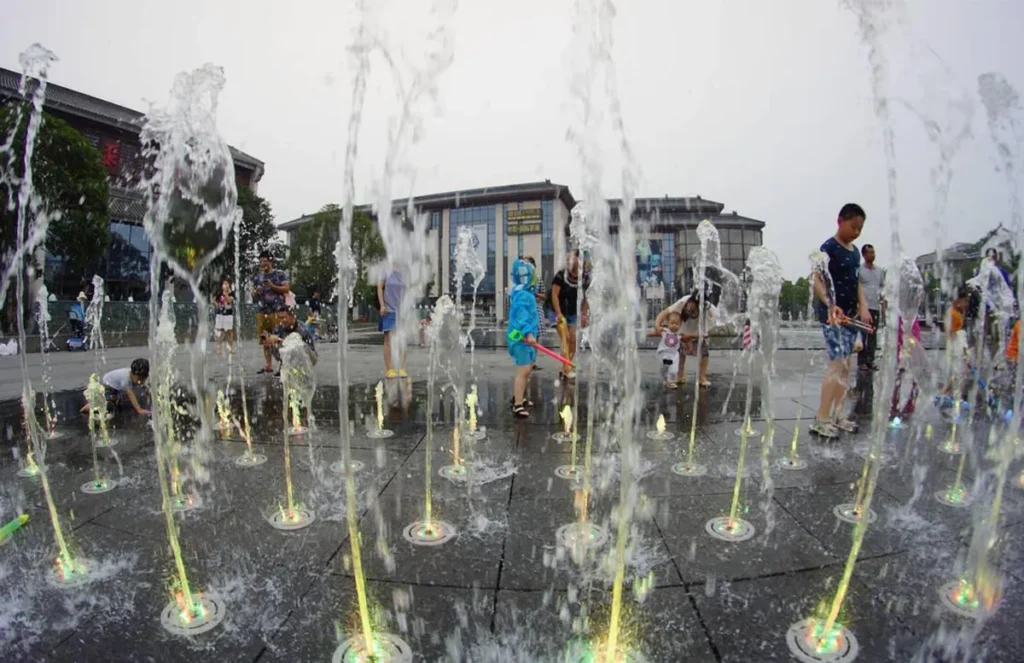 Music fountain with synchronized water jets and lights