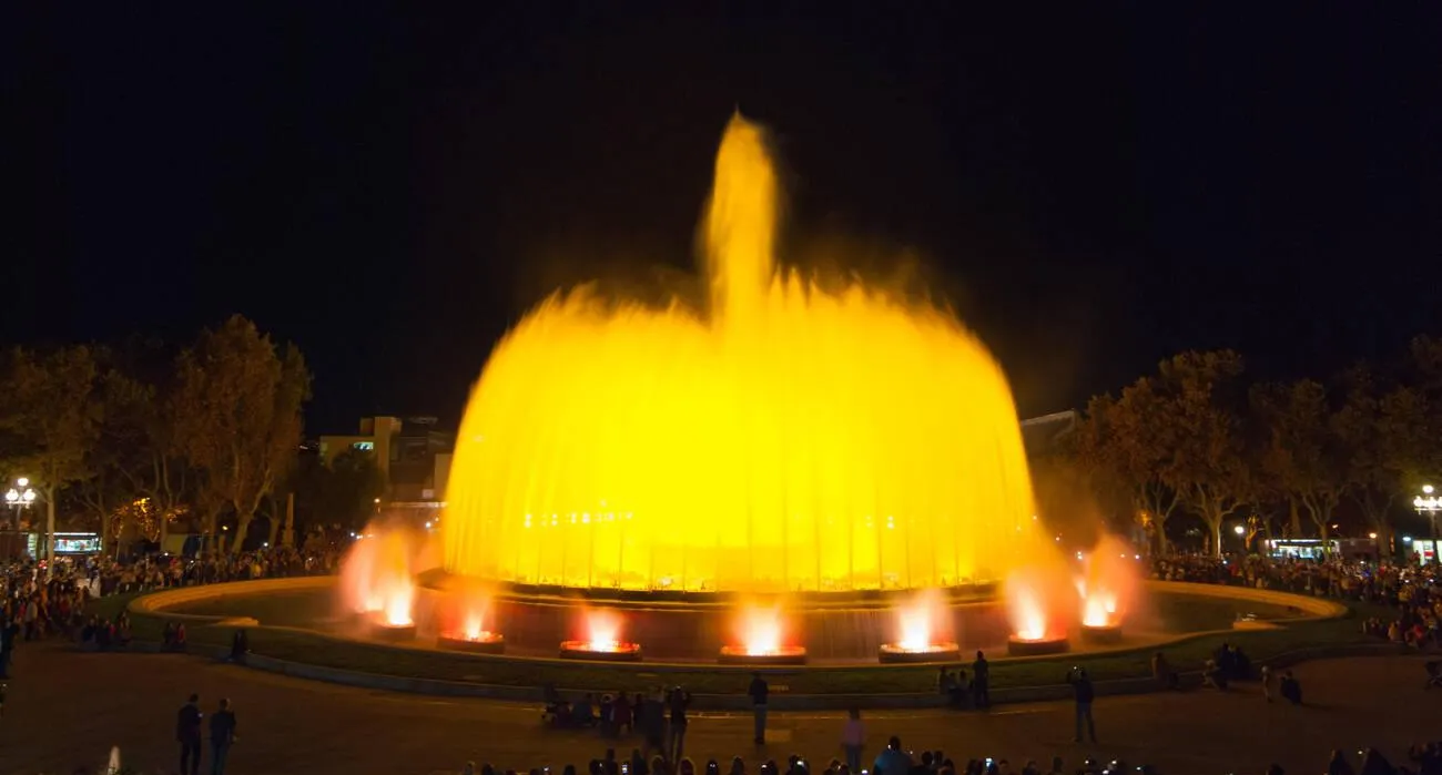 Floating dancing fountain installation