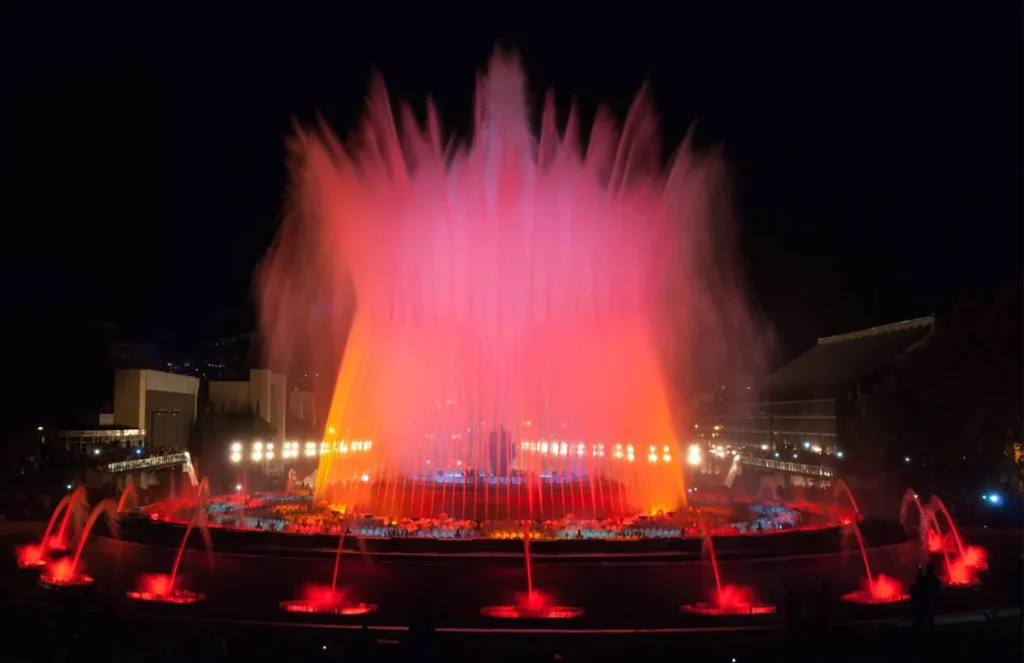 Floating dancing fountain installation