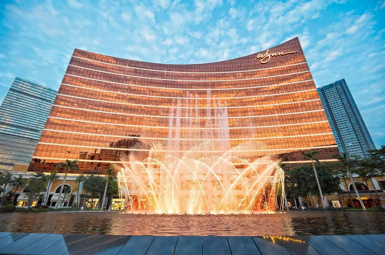 Musical fountain show with synchronized water and light