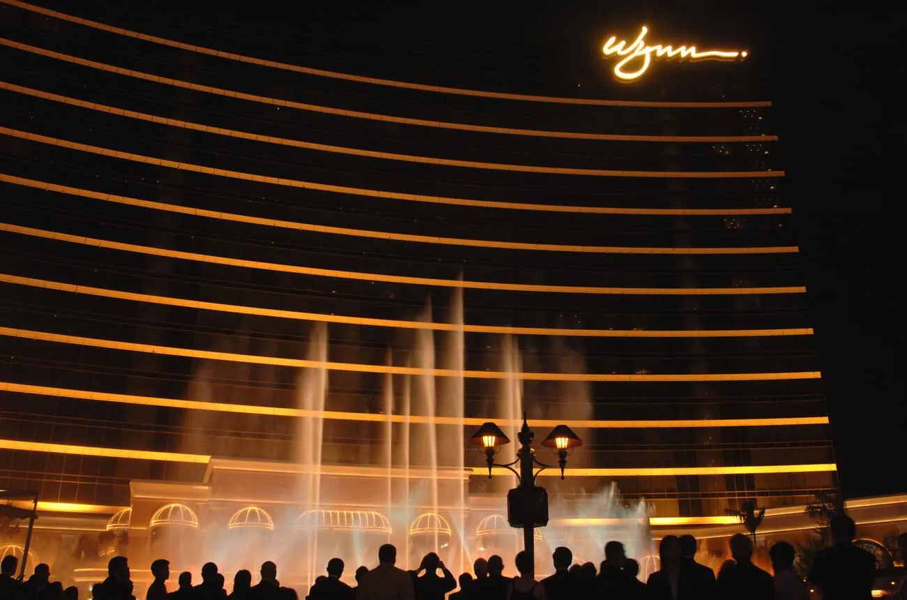 Musical fountain show with synchronized water and light