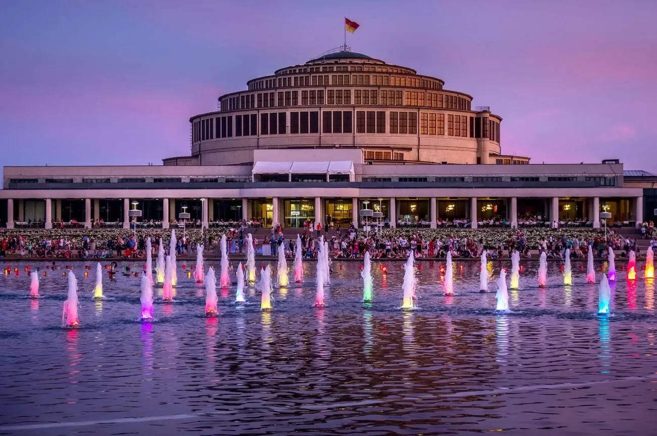 Stunning Light and Sound Fountain Show