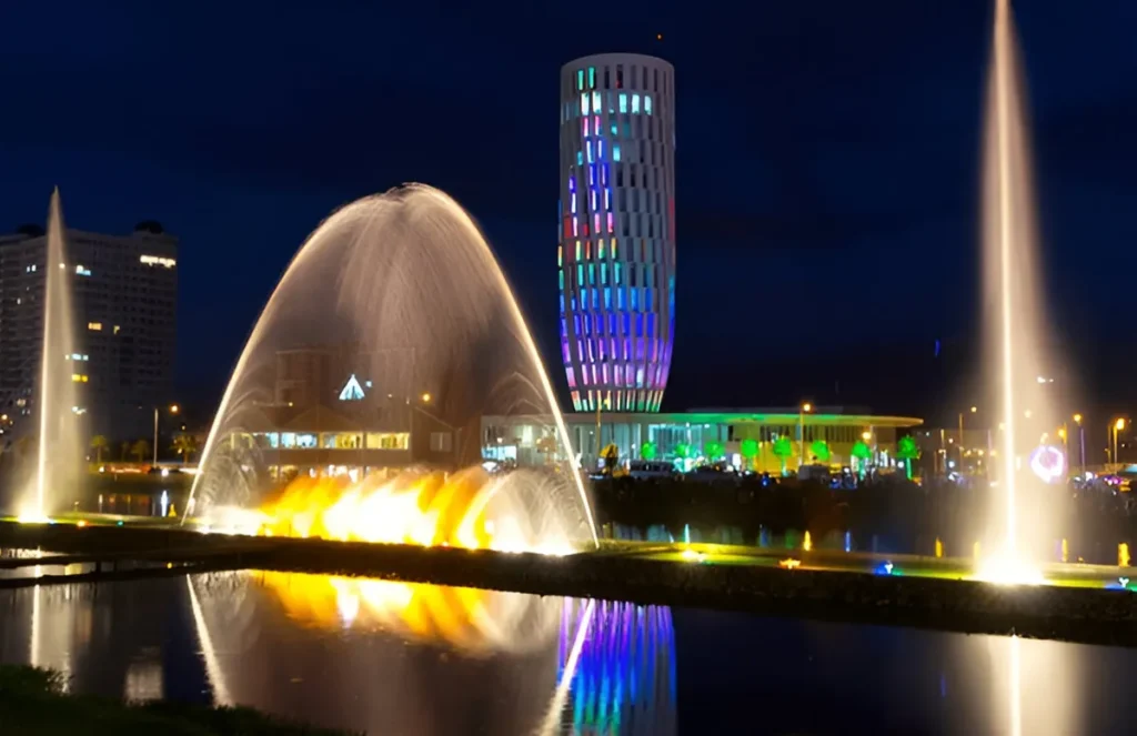 Laminar jets in hybrid fountain system
