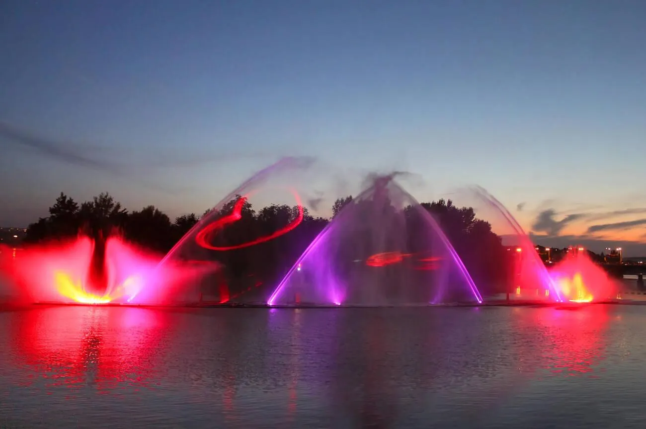 Musical fountains in Waterloo Park with synchronized water and lights